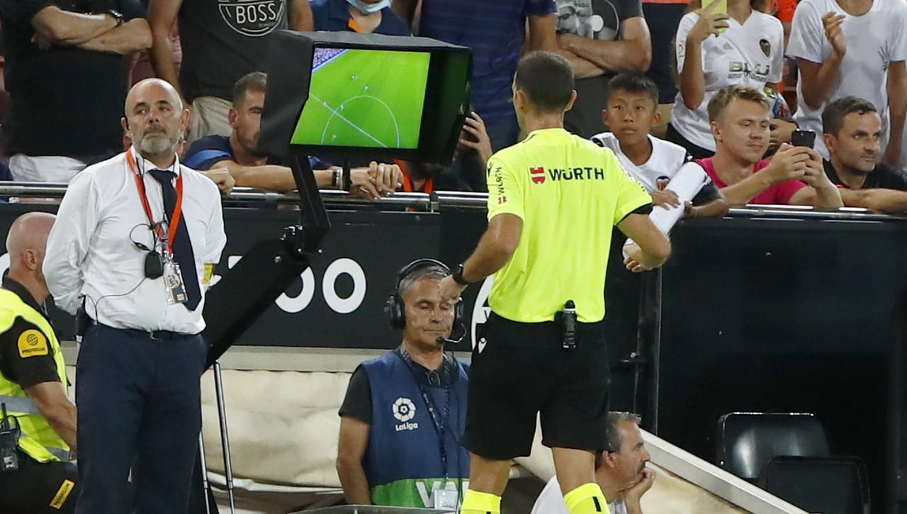 Pierluigi Collina, jefe mundial de los árbitros, visita España para mejorar el VAR con Medina Cantalejo y Clos Gómez