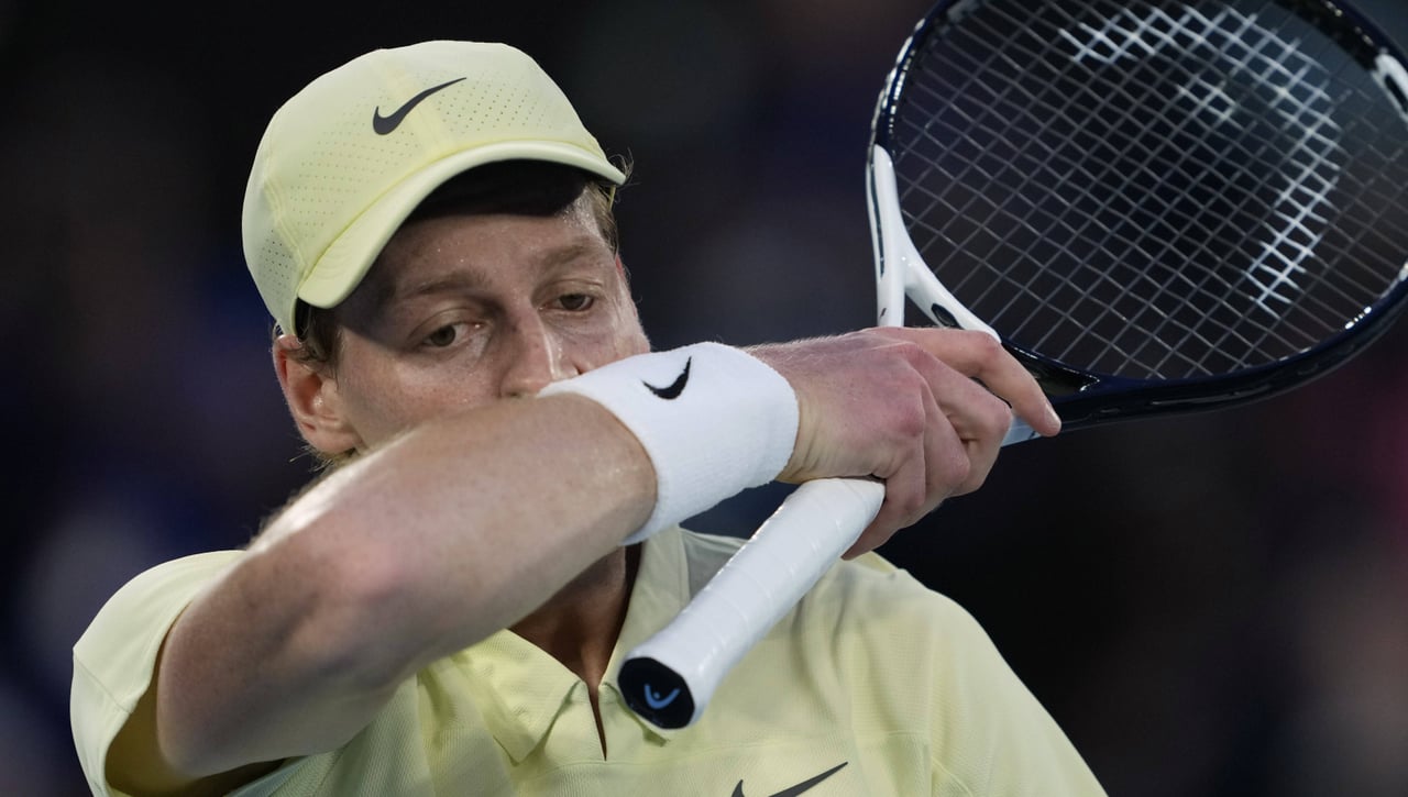 Jannik Sinner y su insólita sanción