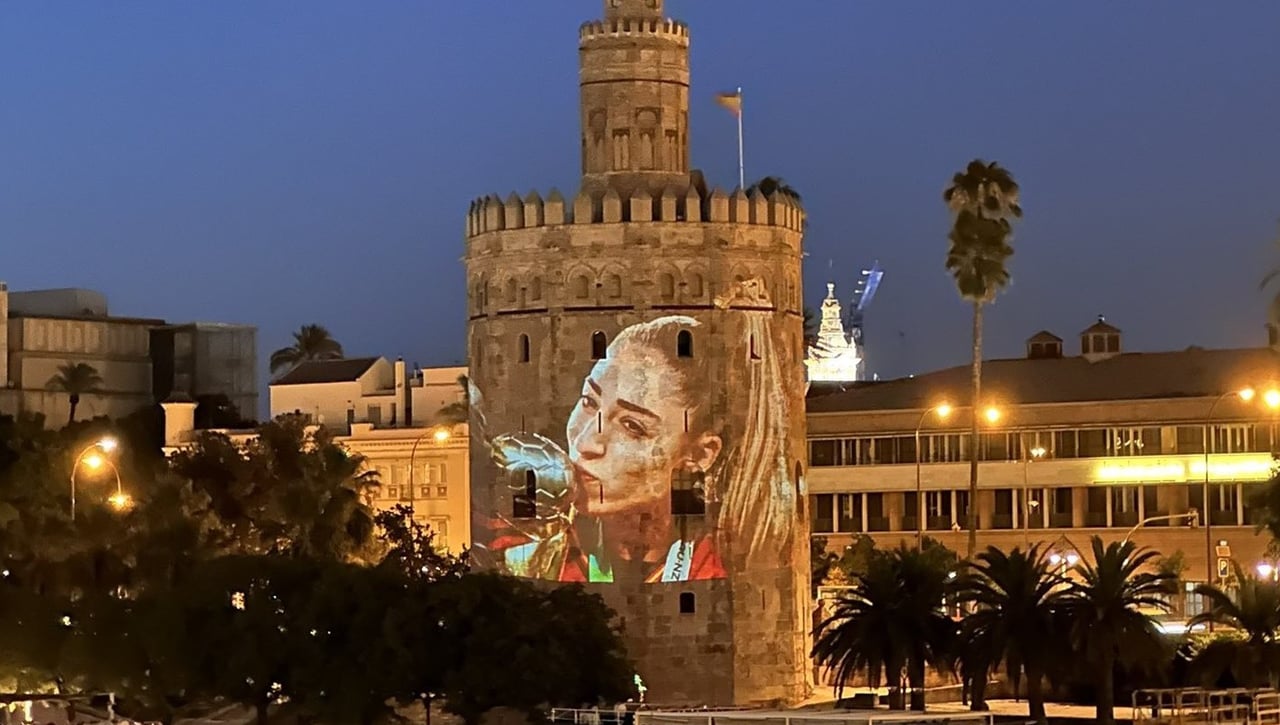 La Torre del Oro se ilumina con Olga Carmona
