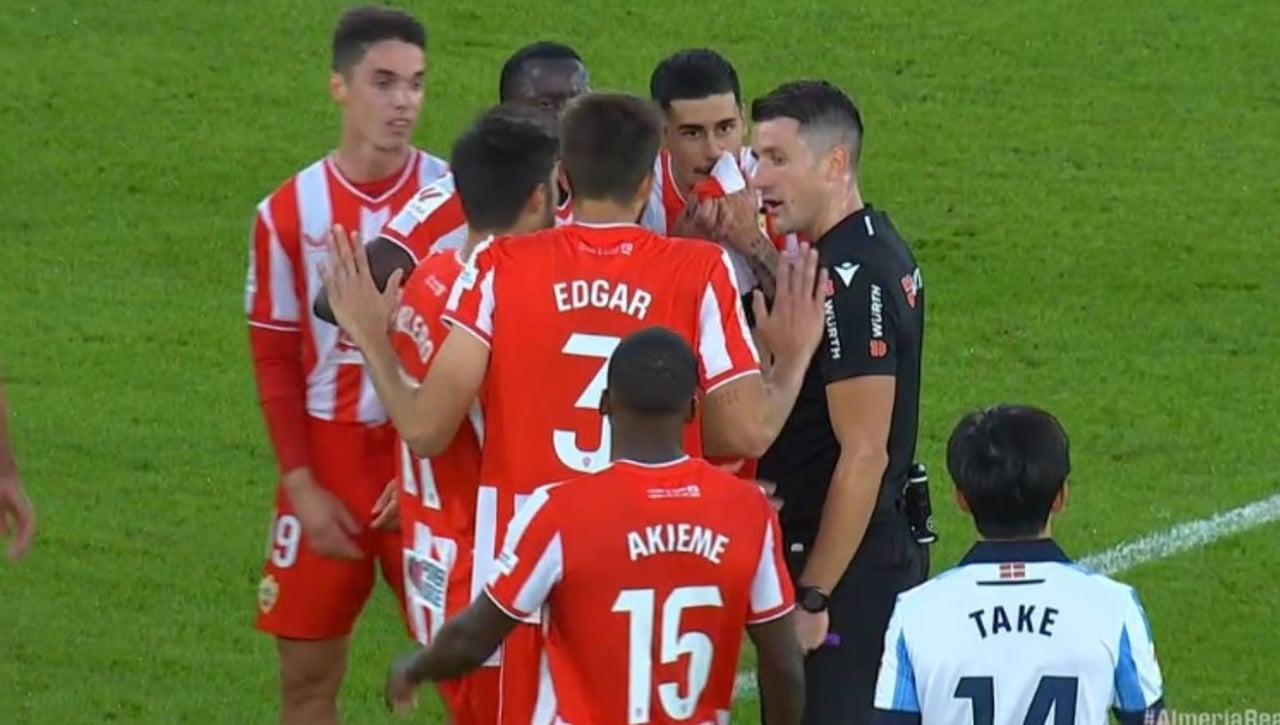 Las imágenes más polémicas del Almería-Real Sociedad