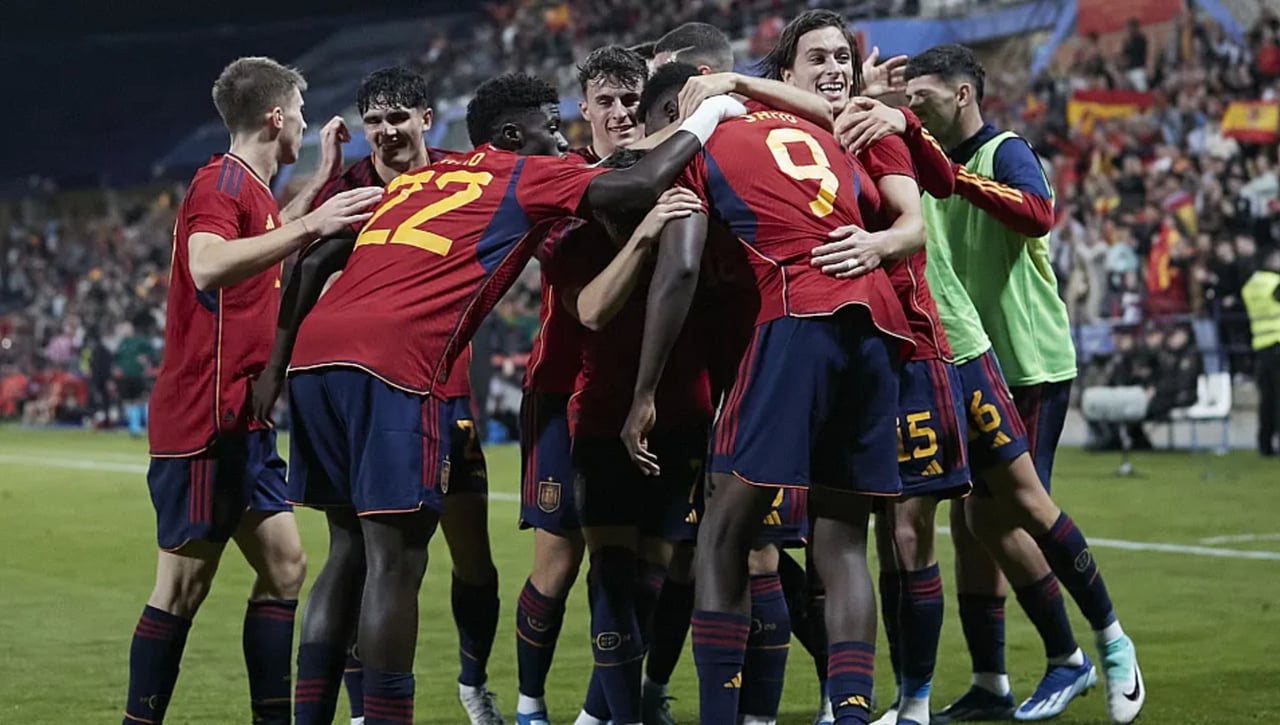 Samu Aghehowa, ejemplo y posible clave para Assane Diao