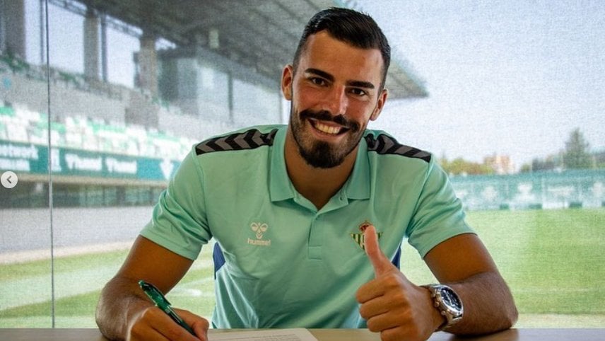 Firma para el filial, pero lo tiene claro: "Sé que la puerta del Betis está abierta"