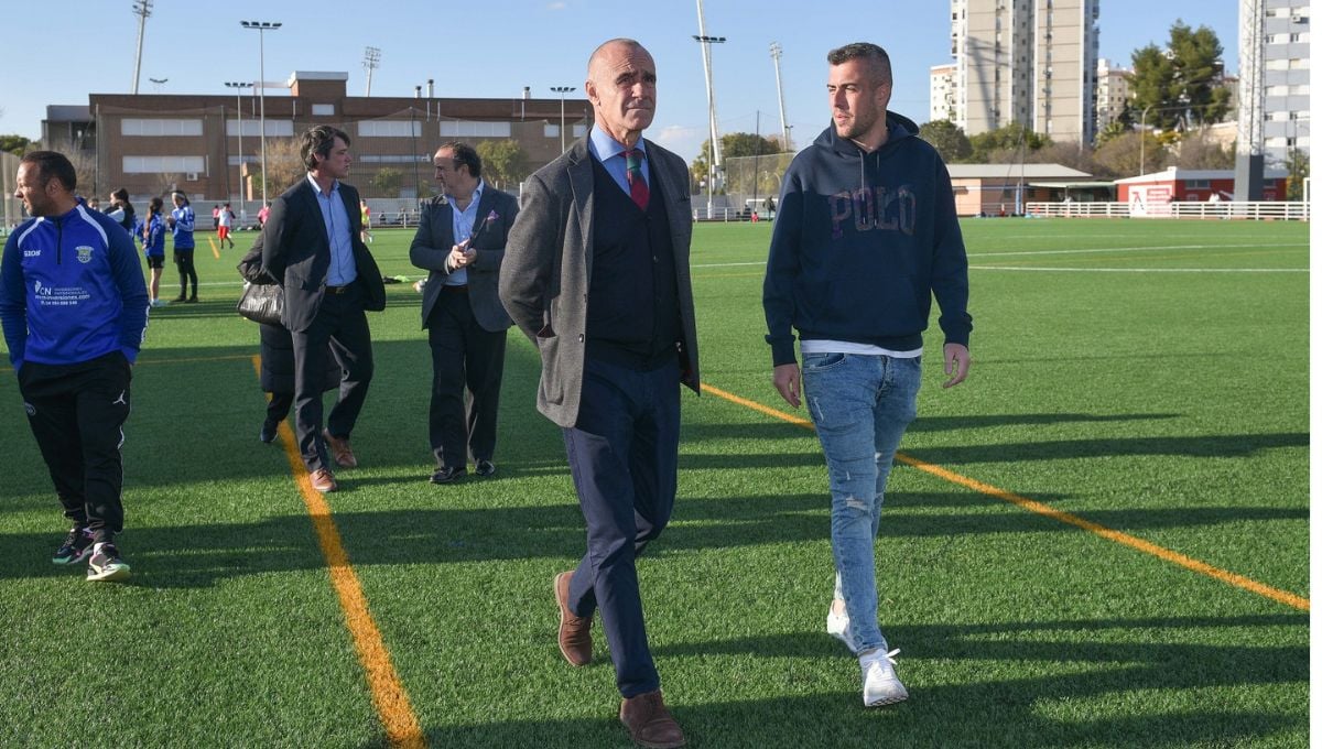 El CD San Pablo luce ante el alcalde de Sevilla