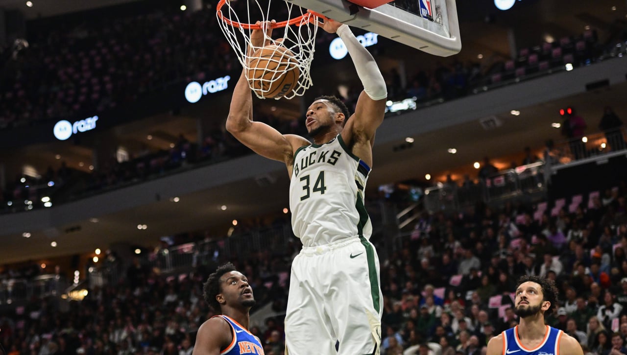 Giannis Antetokounmpo corta por lo sano