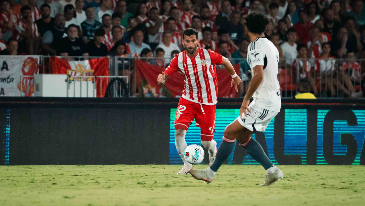 Así queda LaLiga Hypermotion tras el triunfo del Sporting de Gijón y el tropiezo del Almería