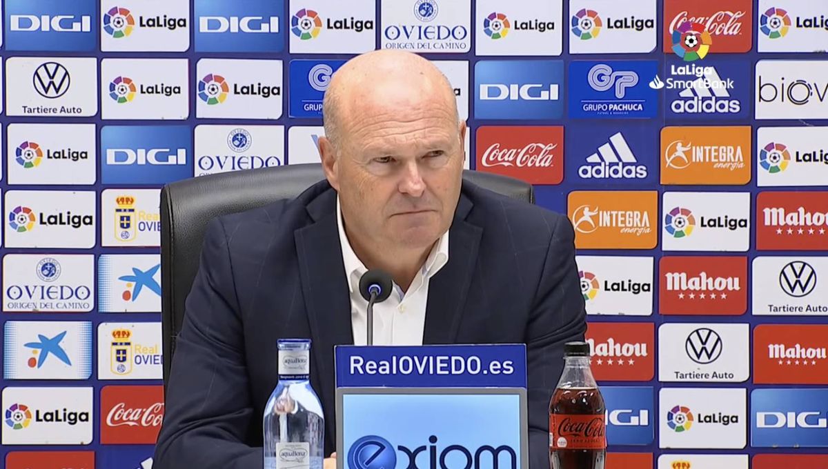 Mel estalla por el penalti pitado al Málaga: "Vamos a firmar pingüinos para que no les dé el balón en las manos"