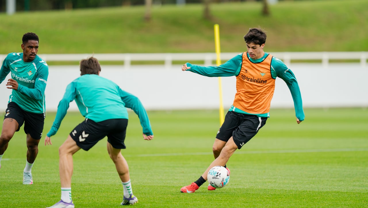 Petit aguarda el debut; Borja Iglesias, Fran Vieites y Perraud, sin vestir otra vez