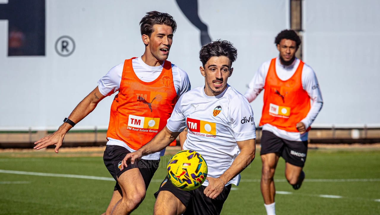 Carlos Corberán suma una nueva baja en la sesión de Valencia