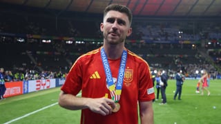 Yuri da la bienvenida a Laporte