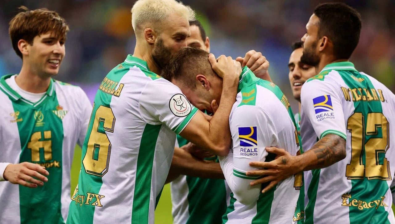 Salió del Betis por la puerta de atrás y es el máximo goleador español en el mundo 