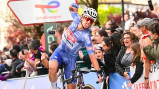 Juan Ayuso y Roglic se van por los suelos en la Itzulia 2024