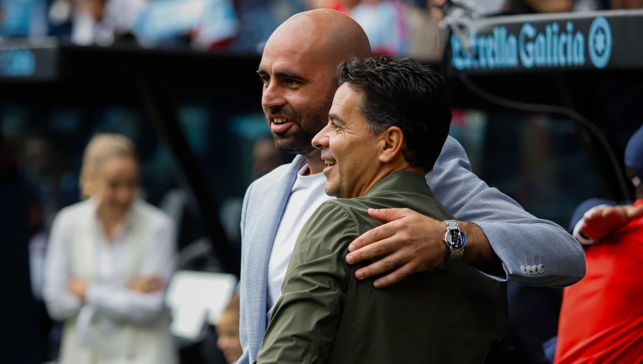 Claudio Giráldez echa una mano a Míchel