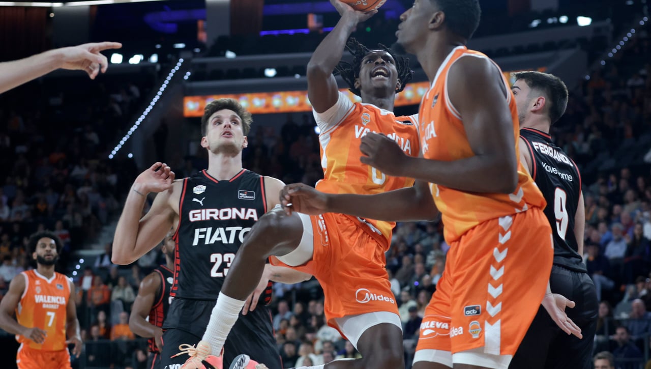 El Valencia no falla y se impone al Real Madrid para liderar la ACB
