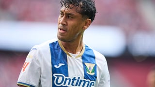 Renato Tapia, firmado