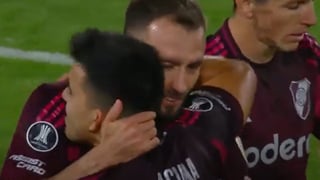 Acuña y Pezzella la 'lían' en River Plate 