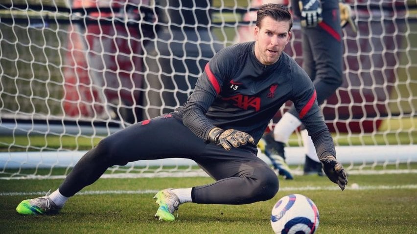 El Betis aún busca (otro) portero y Adrián San Miguel 'se ofrece' 