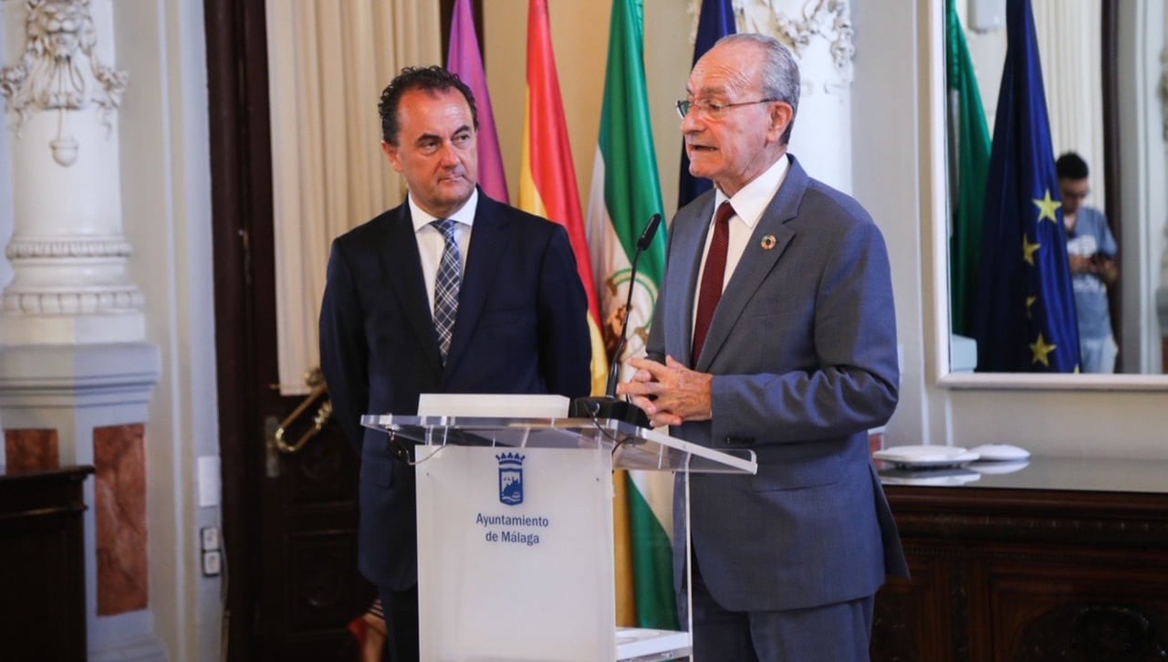 El Málaga muestra su mejoría económica aumentando el sueldo a sus trabajadores