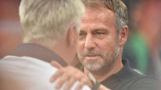 Hansi Flick ironiza sobre la 'peculiar relación' del Real Madrid con los árbitros 