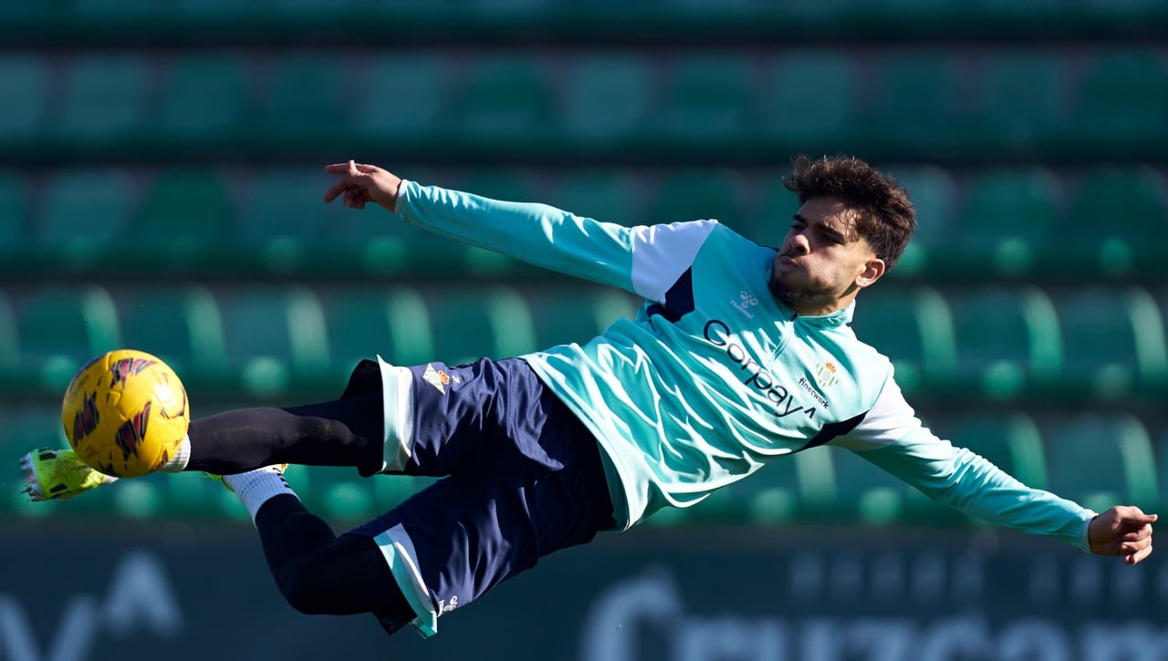 Mini lista de 19 convocados de Pellegrini para recibir al Getafe, con cinco esperadas altas