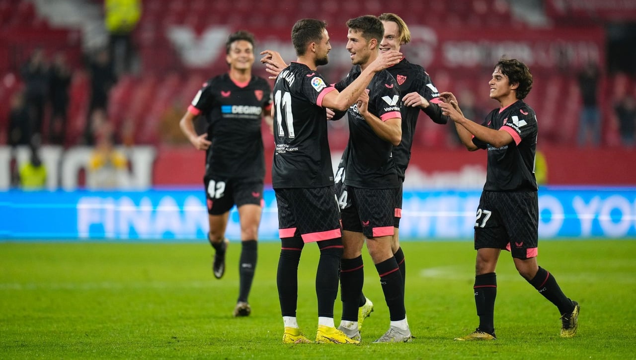 Carlos Álvarez y Pedro Ortiz vuelven a opositar al primer equipo del Sevilla