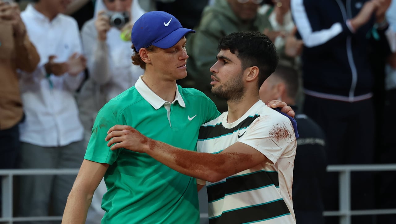 Sinner le devuelve el golpe a Carlos Alcaraz