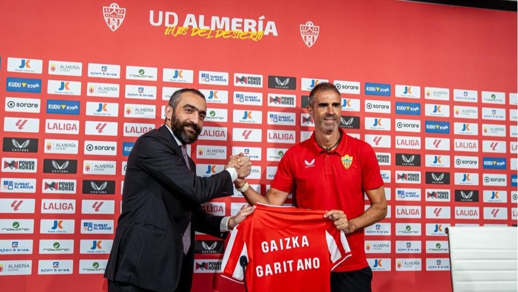 La (no) cláusula que tiene atado de pies y manos al Almería con Garitano