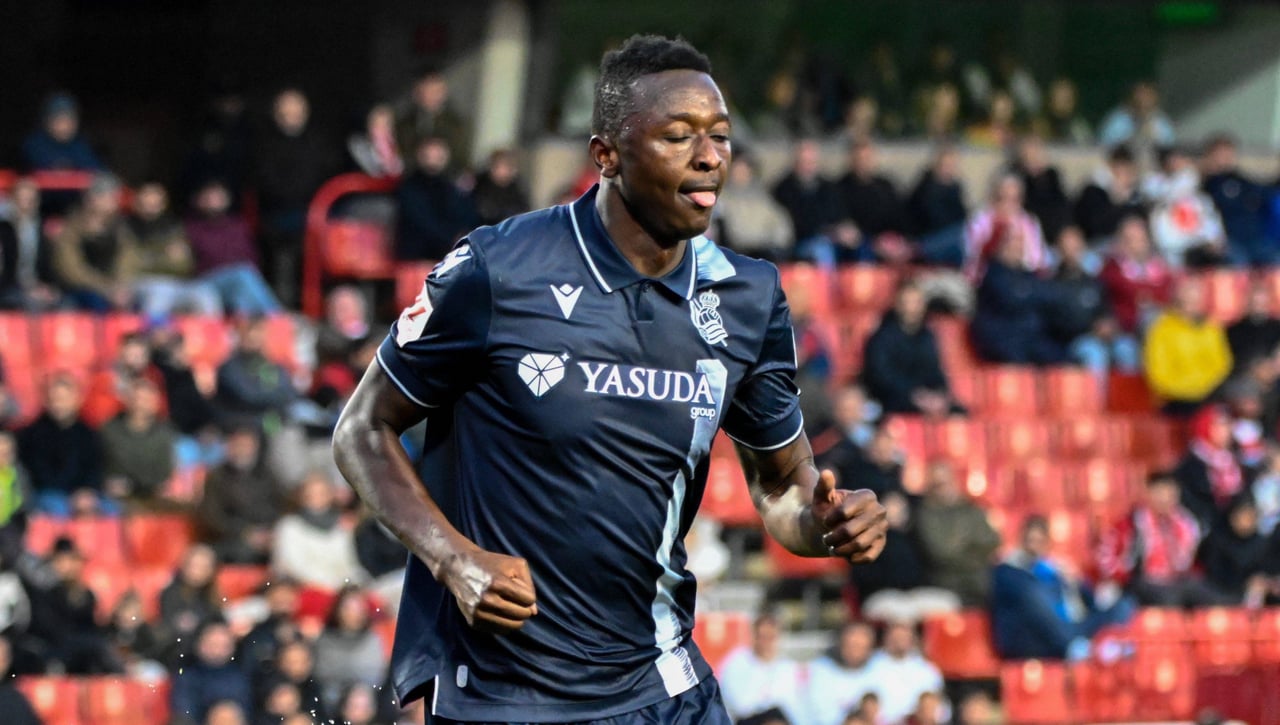 Umar Sadiq no convence a Imanol Alguacil y se convierte en una oportunidad de mercado