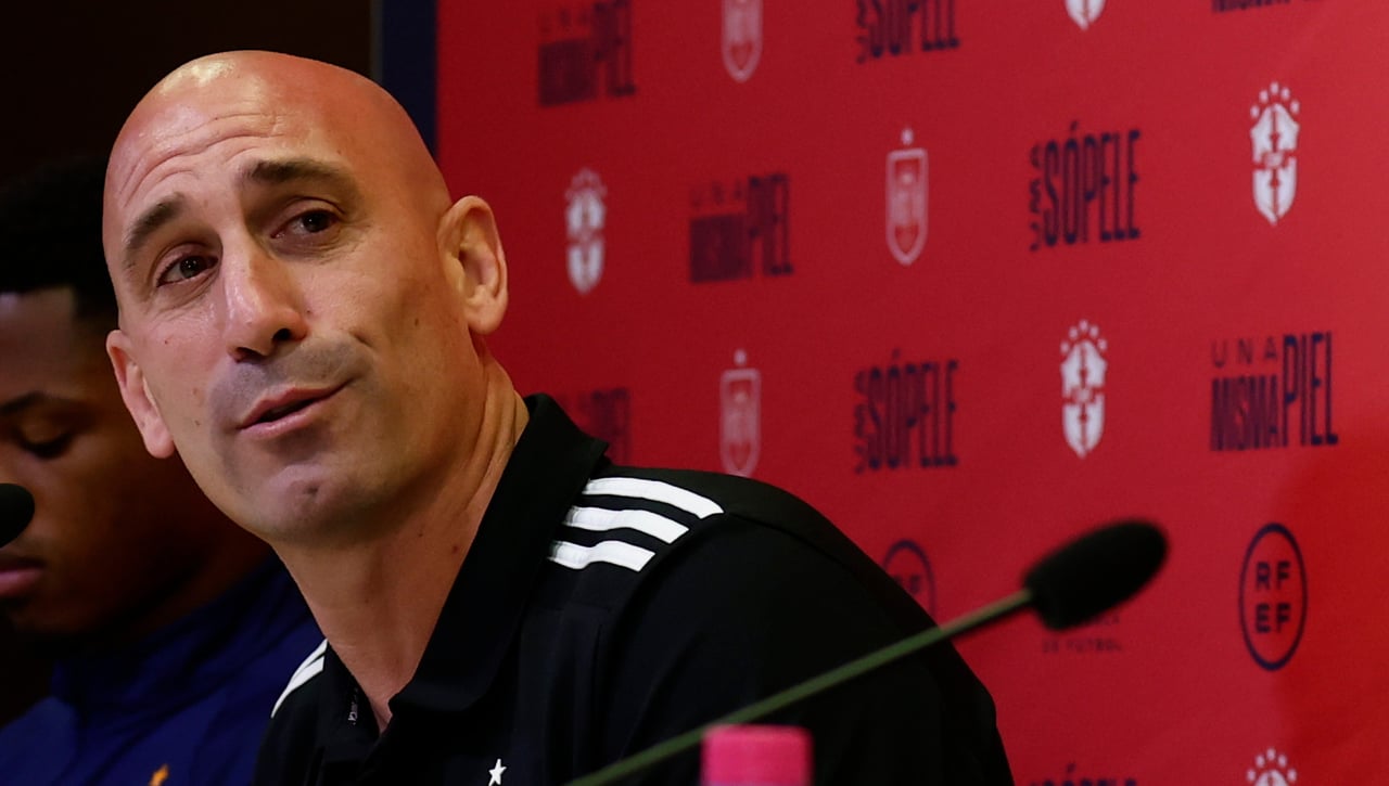 Rubiales pide perdón tras su beso con Jenni Hermoso