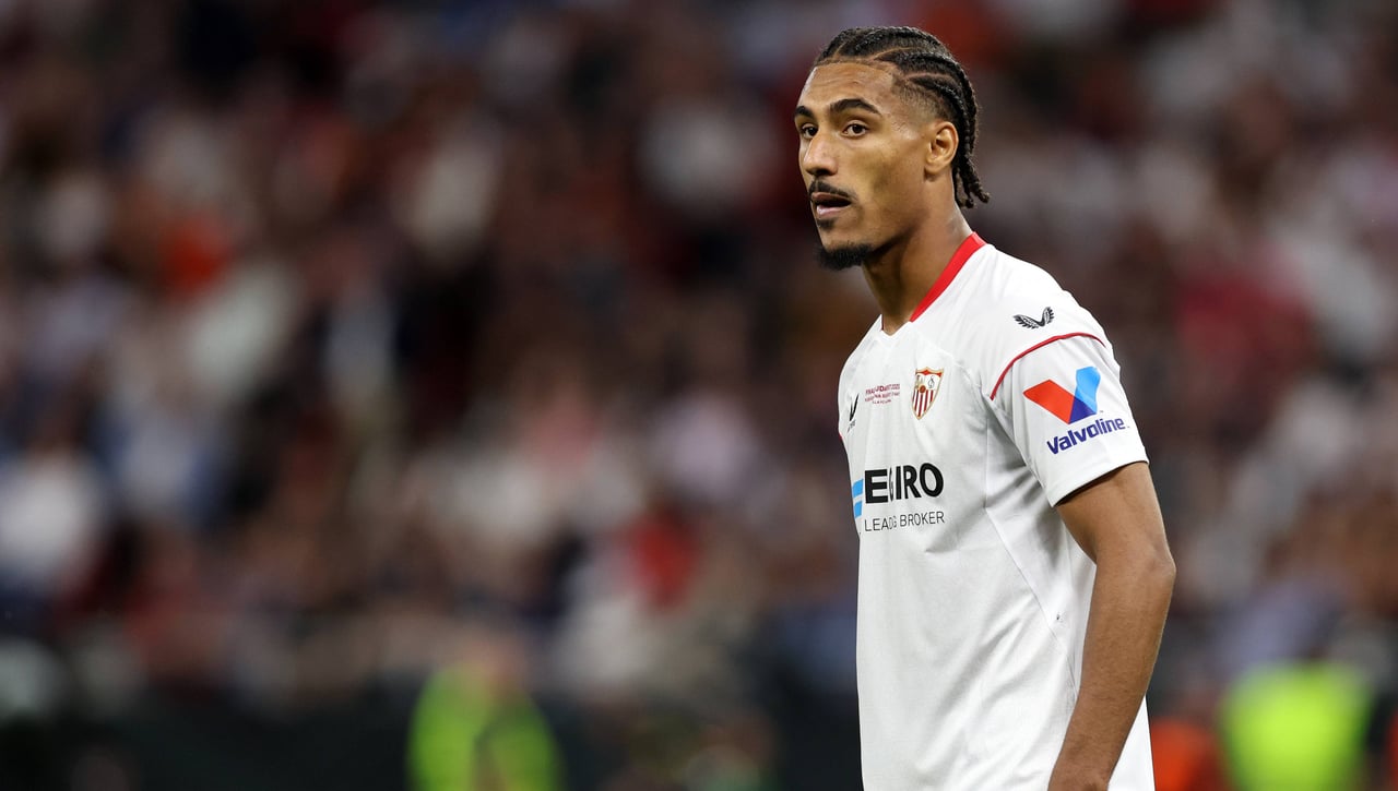 Llaman por sorpresa a Badé: un contratiempo para el Sevilla