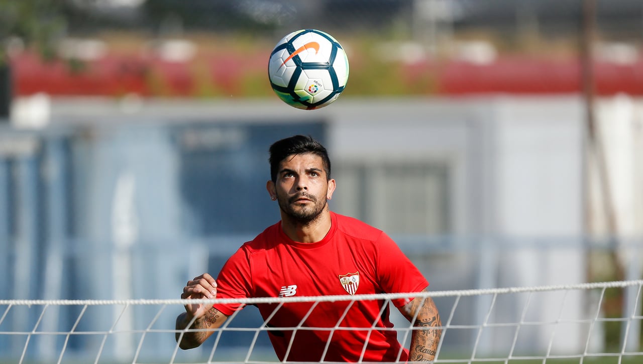 Banega, deseado en Argentina, piensa distinto
