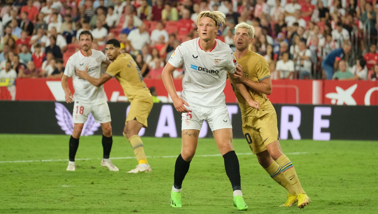 La hora de Dolberg y ¿otro delantero más?