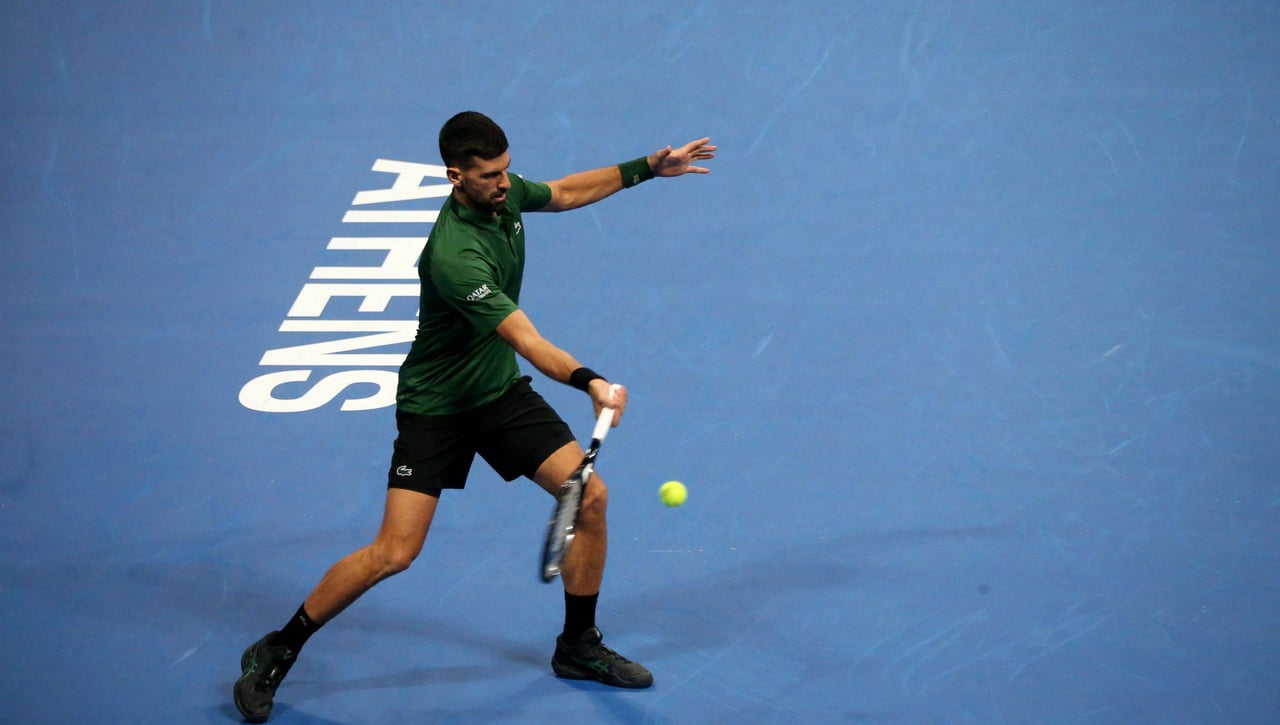 Djokovic hace de Atenas su jardín para optar a ser su primer campeón