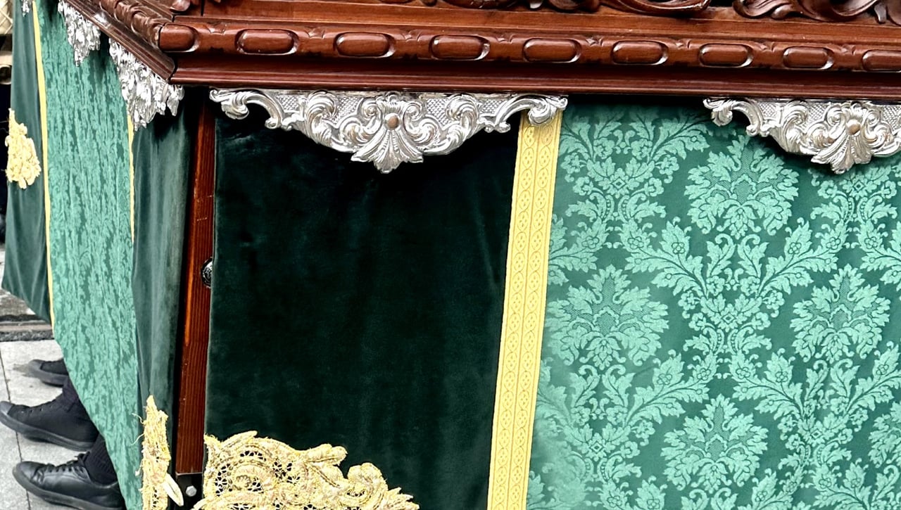 Escándalo en Semana Santa: Una cofradía estudia la expulsión de un hermano por "mantener relaciones" debajo del paso