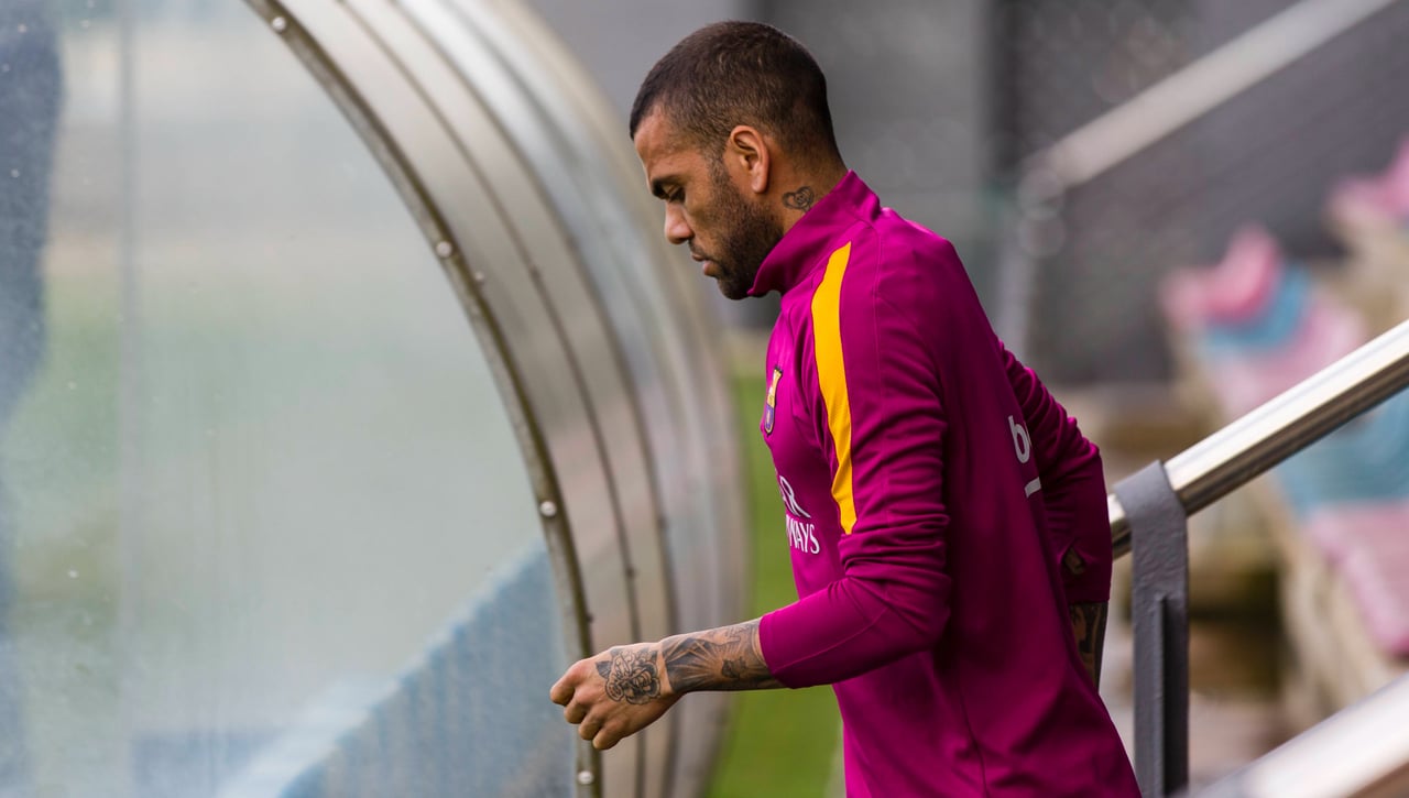 Dani Alves vuelve a entrenarse