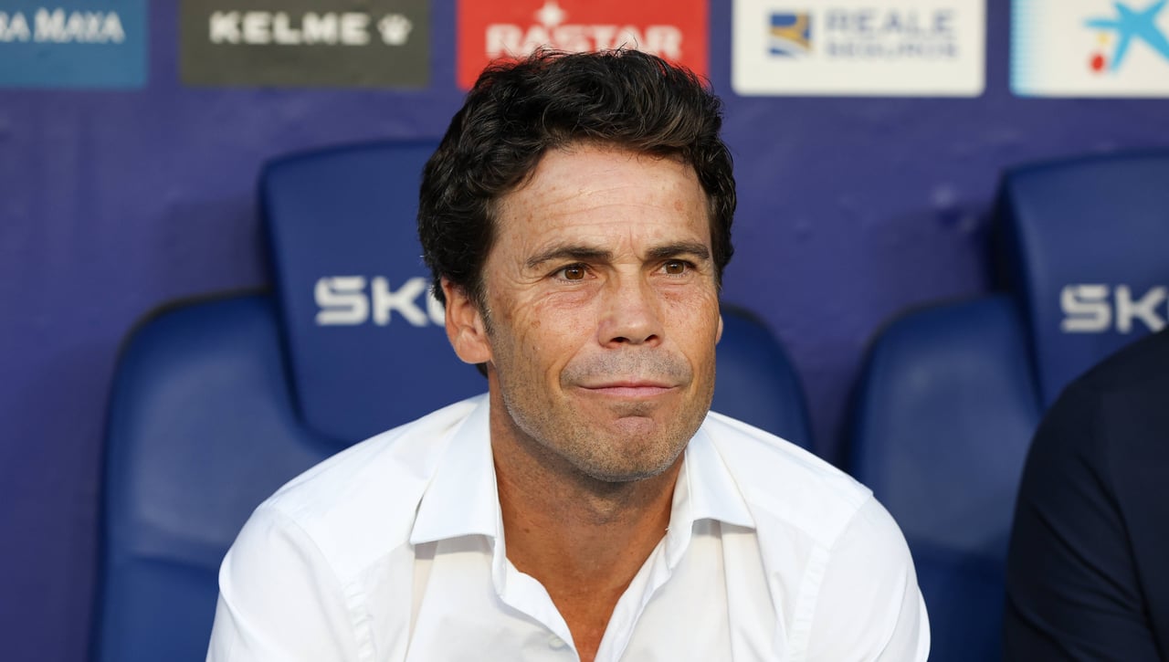 Rubi se complica su futuro en el Almería después de perder en Eibar