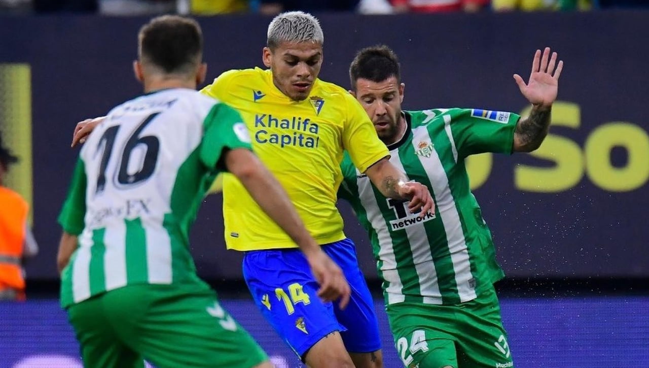 Cádiz CF 0-0 Real Betis: Escapa vivo del Nuevo Mirandilla en su peor partido del curso