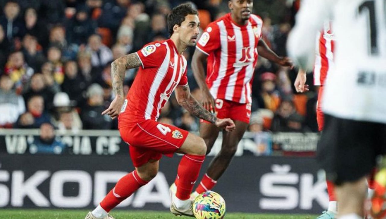 El Almería rompió su contrato y el ex del Athletic ya negocia para jugar en Segunda 