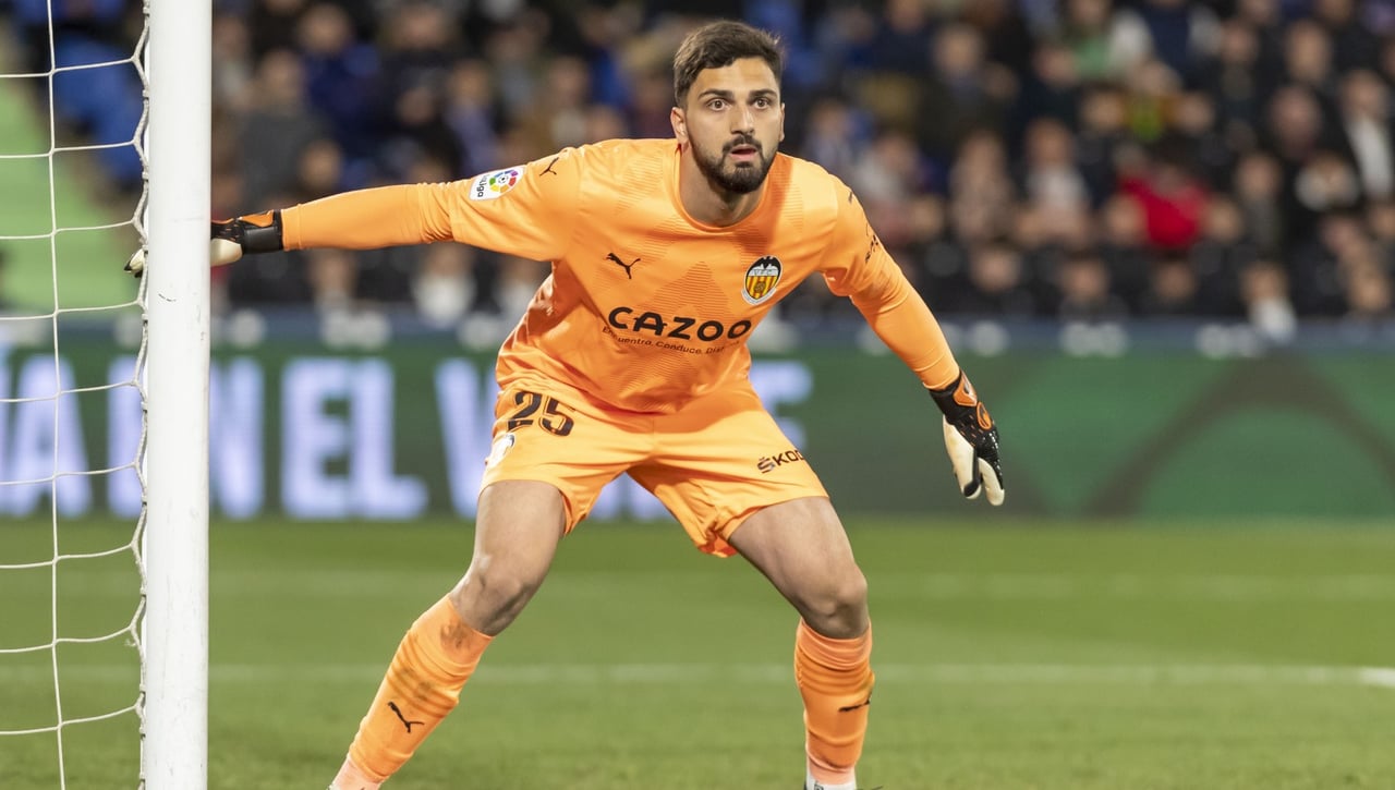 La Premier League viene a por Mamardashvili