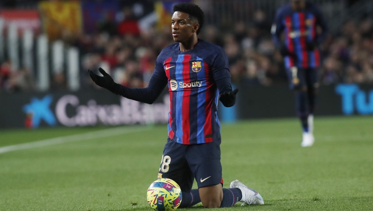 Balde sigue los pasos de Ansu Fati y abre la puerta de salida 