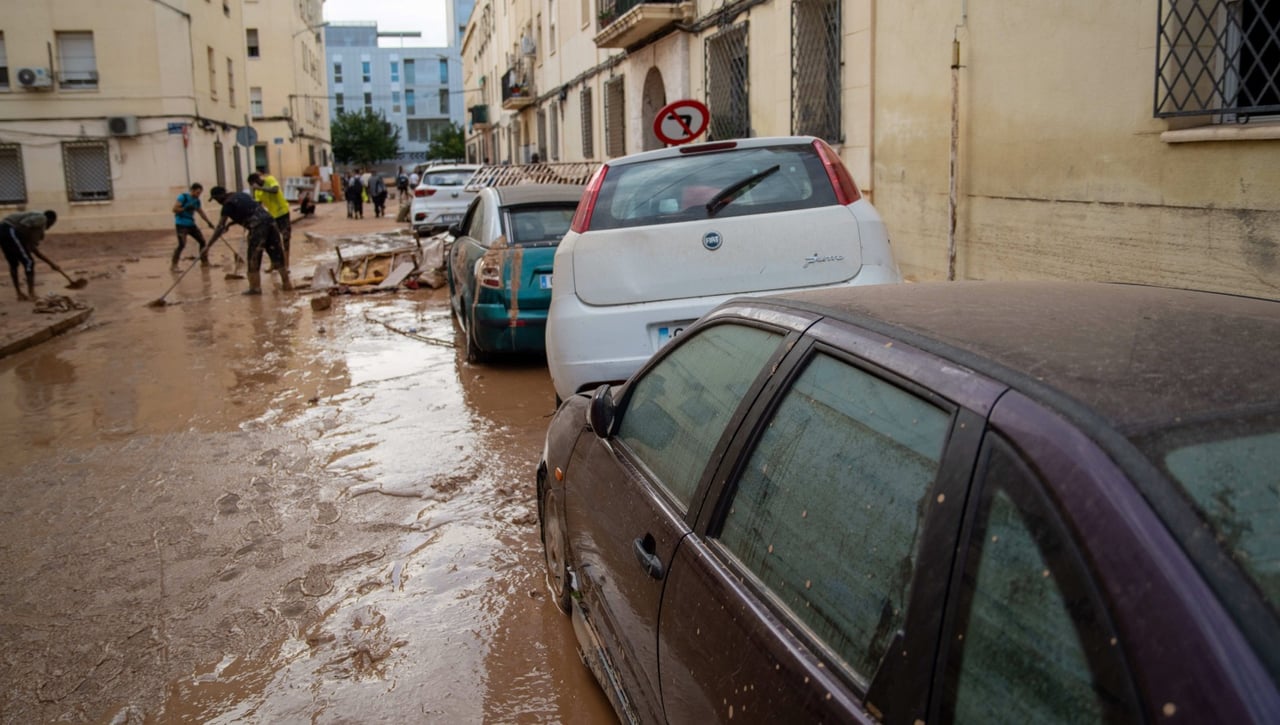Sevilla y Betis, Biris y Gol Sur, unidos por la DANA