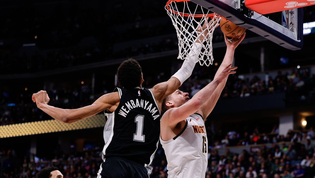 Wembanyama roza la historia y Doncic aprende una lección