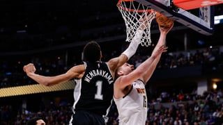 Wembanyama roza la historia y Doncic aprende una lección