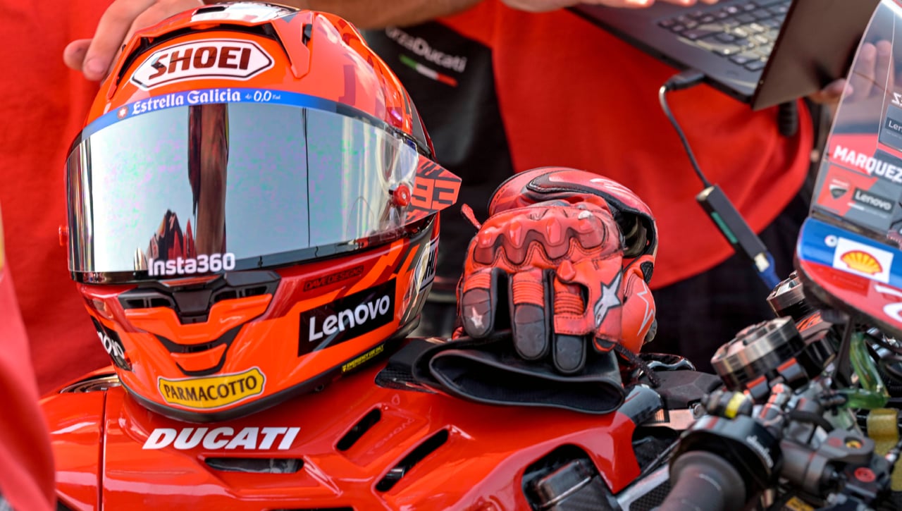 Marc Márquez pone a la venta su casco de campeón del mundo