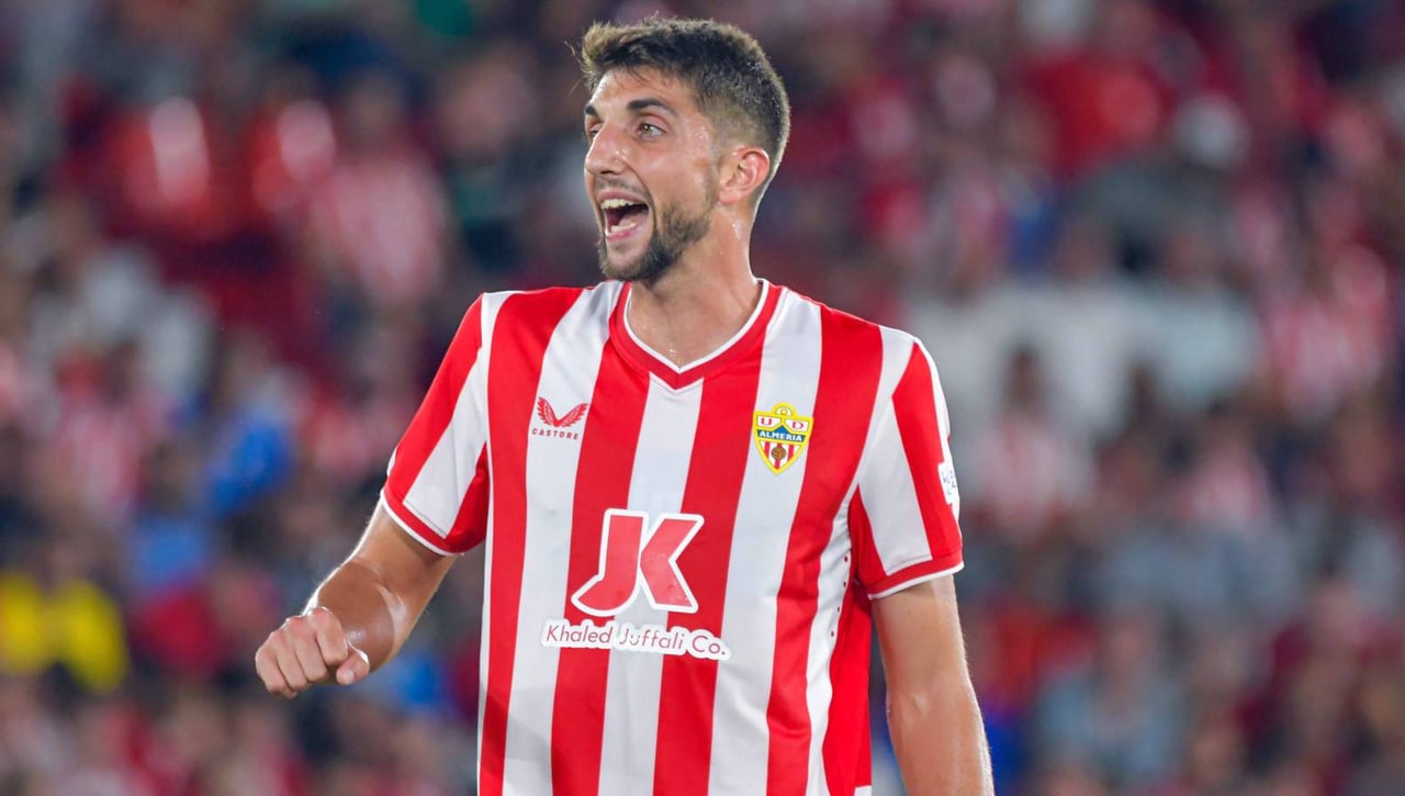 Edgar da la cara en el Almería