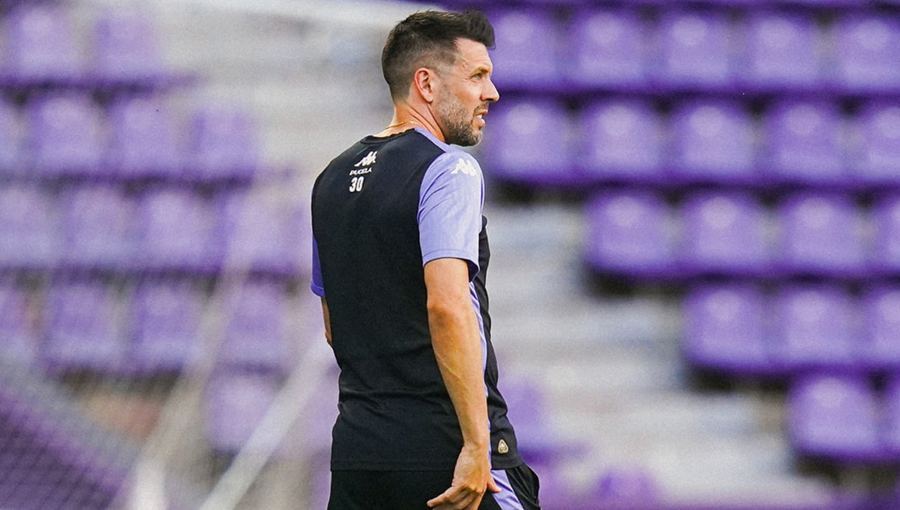 Desesperación de Pezzolano con los fichajes