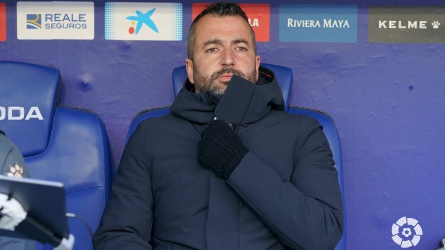 Diego Martínez desvía el "foco" del gol anulado por González Fuertes