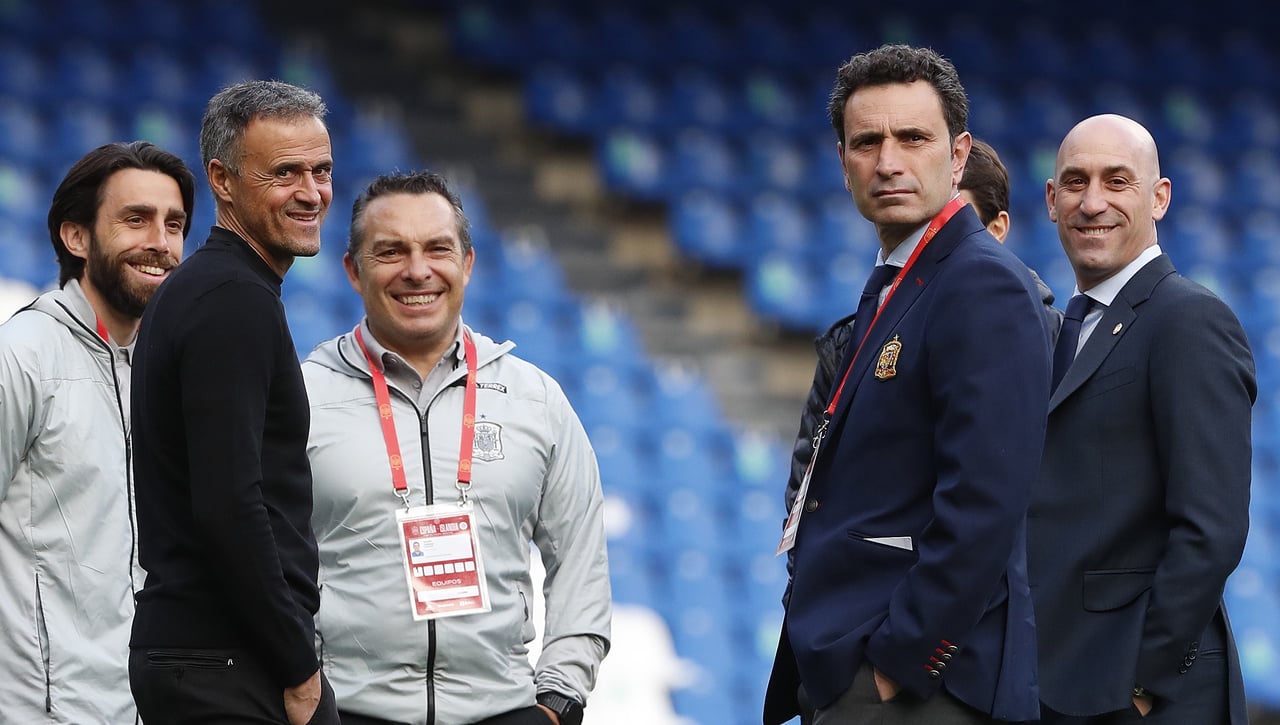 Luis Enrique 'choca' con Luis Rubiales