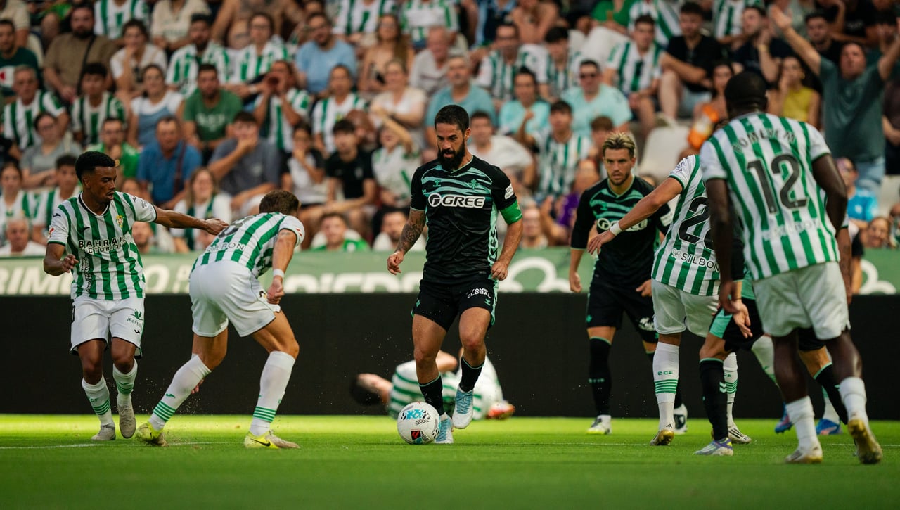 Córdoba 3-4 Betis: La pegada e Isco ilusionan en el estreno de Riquelme y el regreso de Pau López y Álvaro Valles