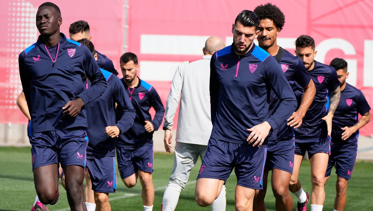 Badé está listo para el Almería y Tecatito Corona pide paso