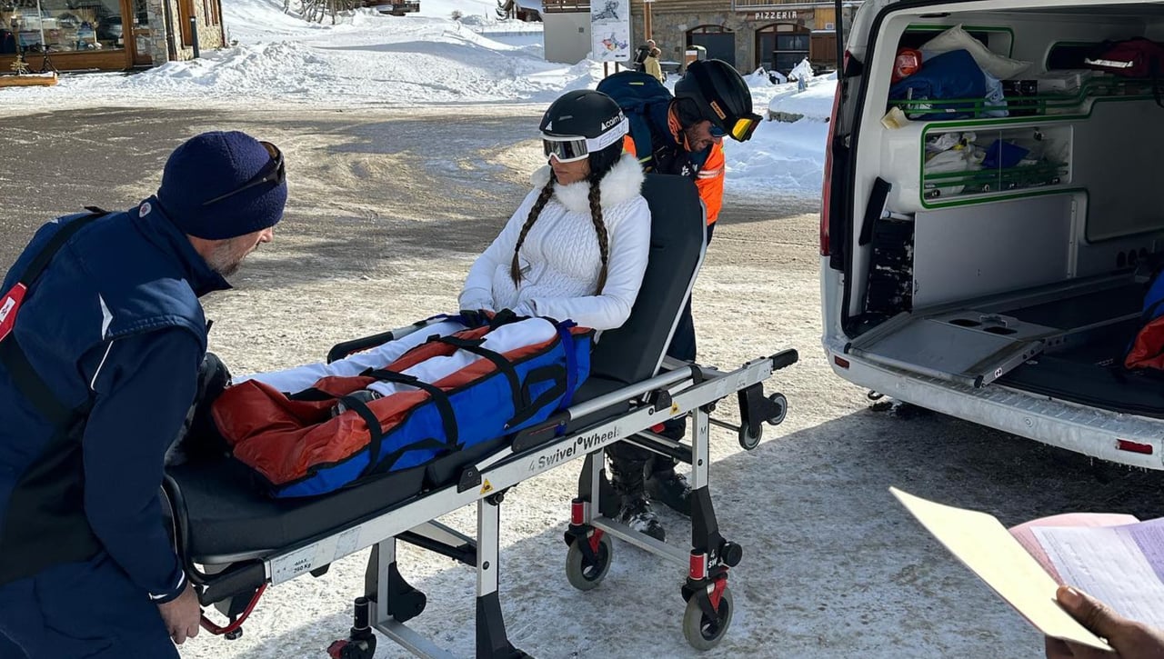 Lo peor del deporte: La influencer Marta Díaz se rompe el ligamento cruzado esquiando y las redes estallan